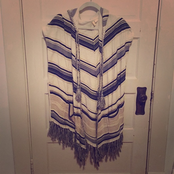 🔴 Fringe Sweater Vest - Picture 2 of 8